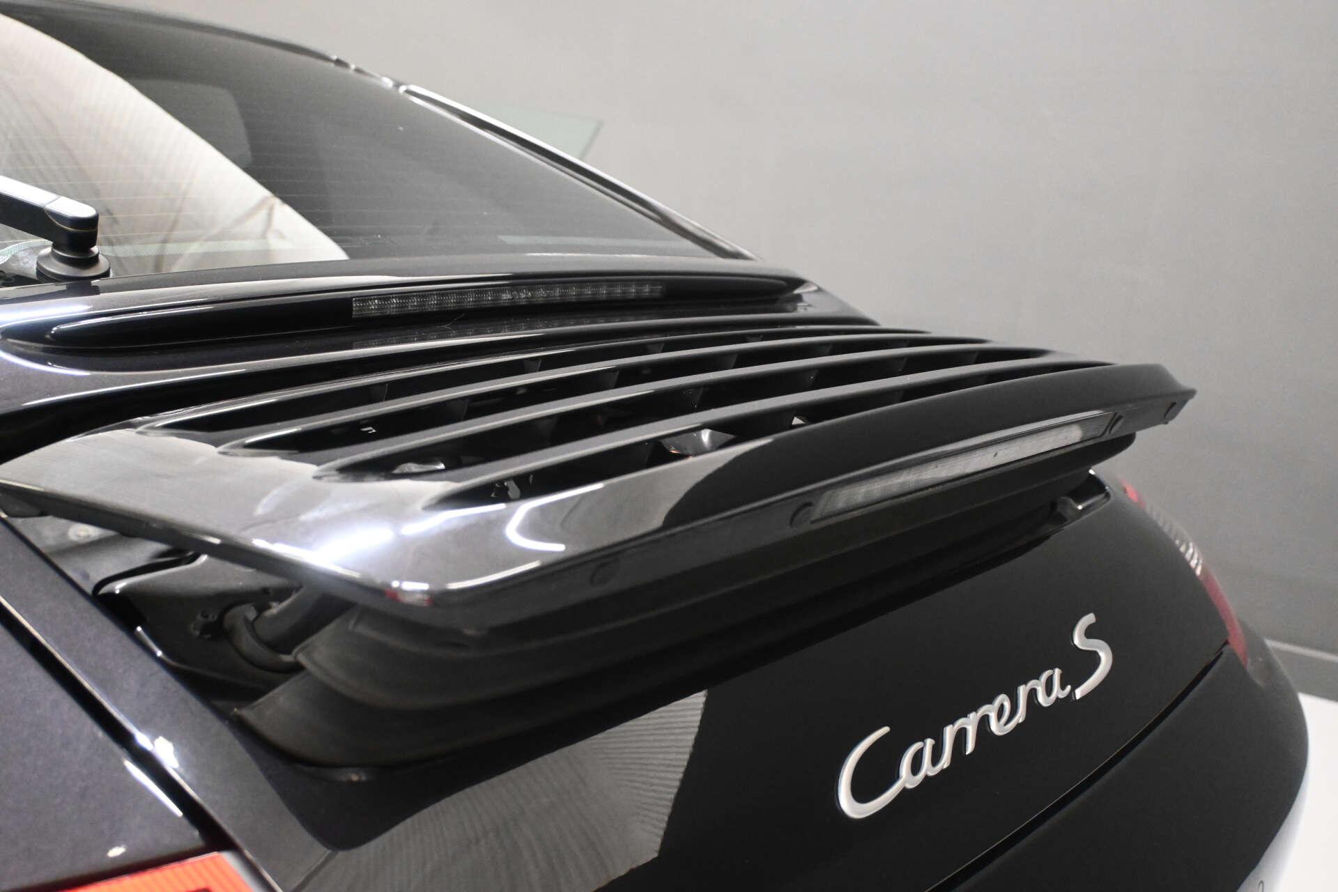 Porsche 911 view 33
