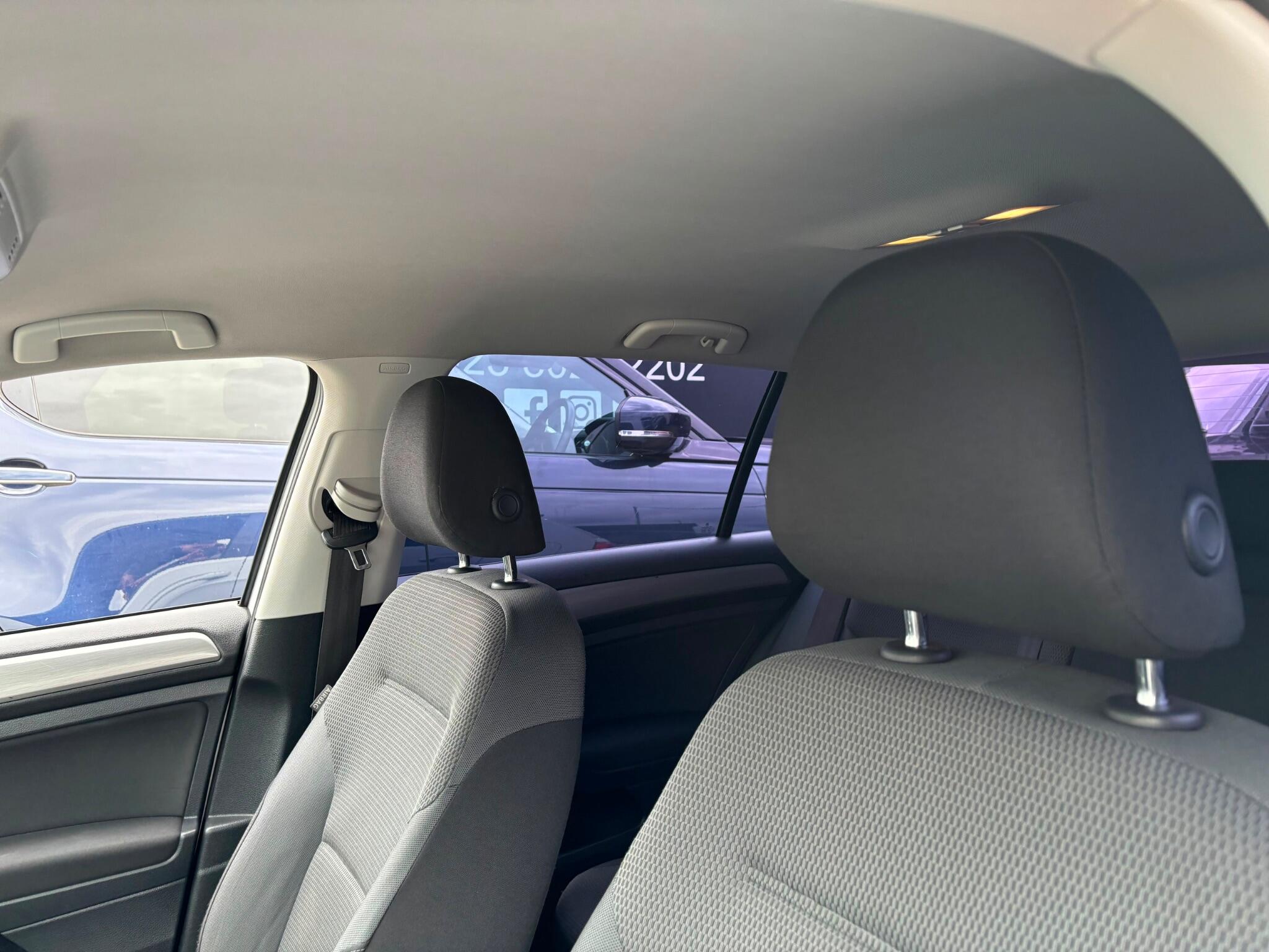 Volkswagen Golf view 9