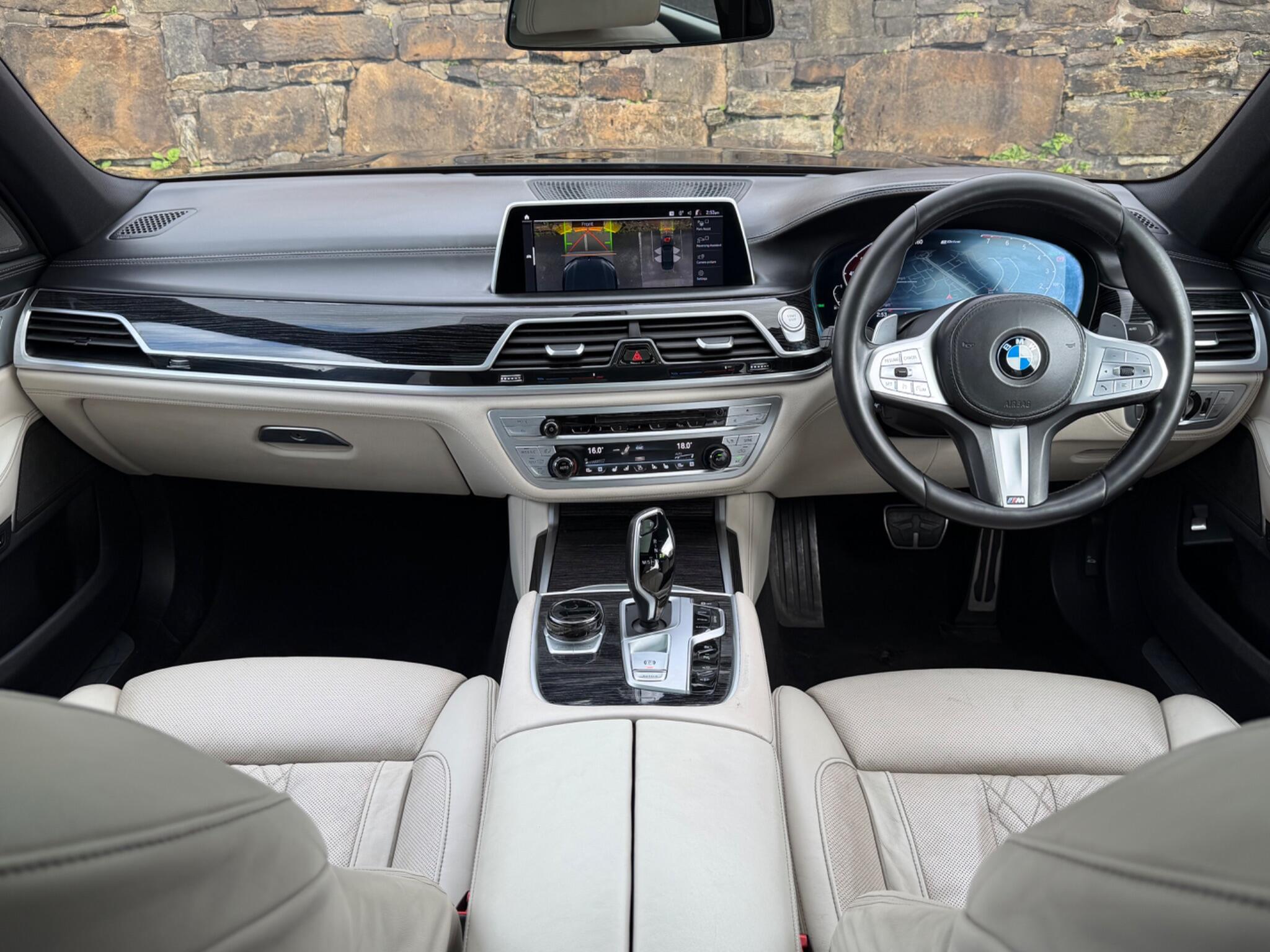 BMW 7 Series view 11
