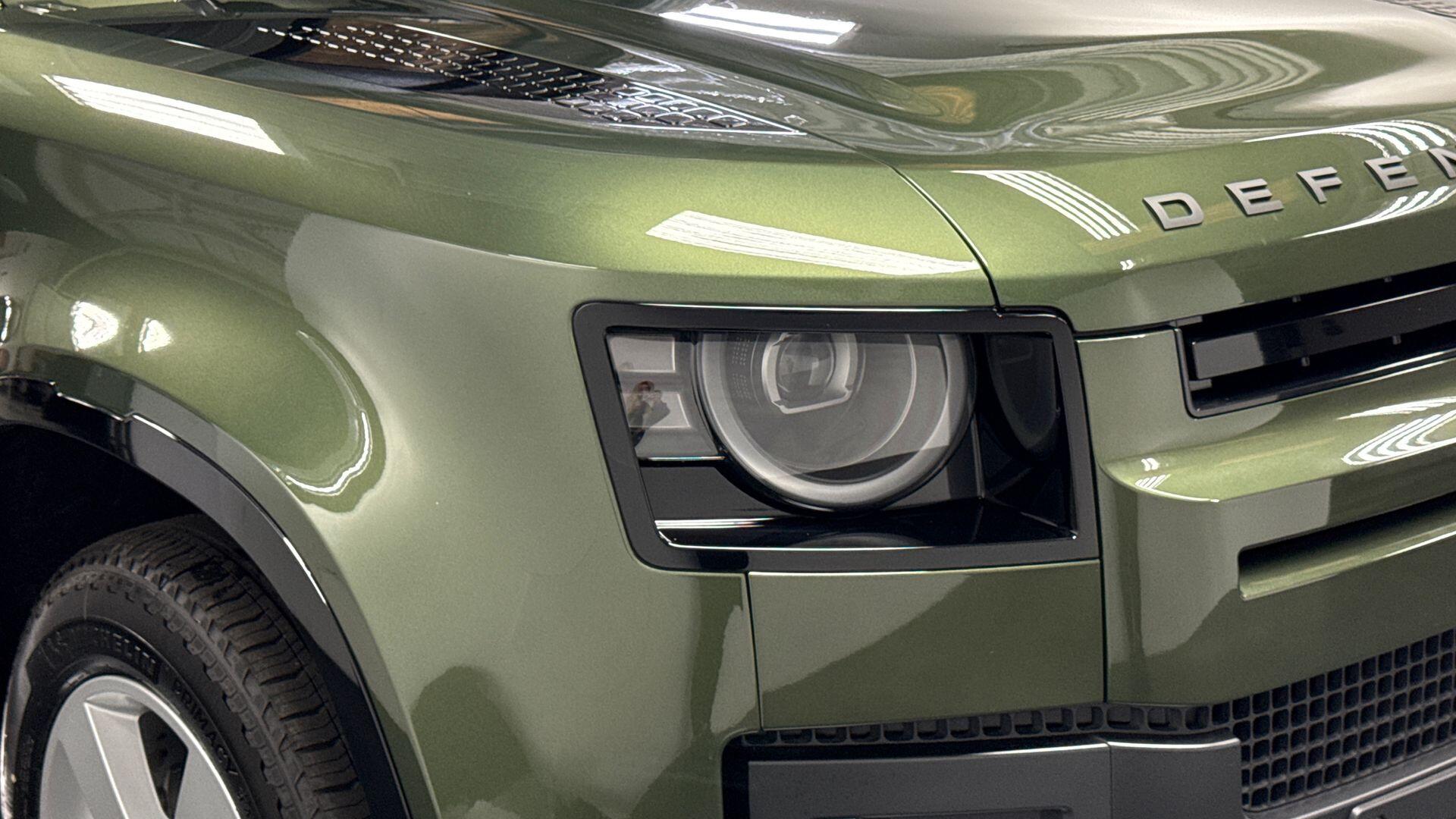 Land Rover Defender view 17