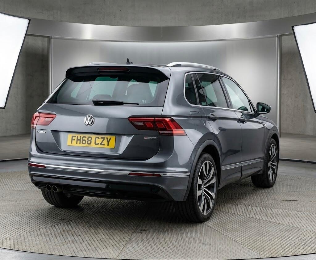 Volkswagen Tiguan view 4
