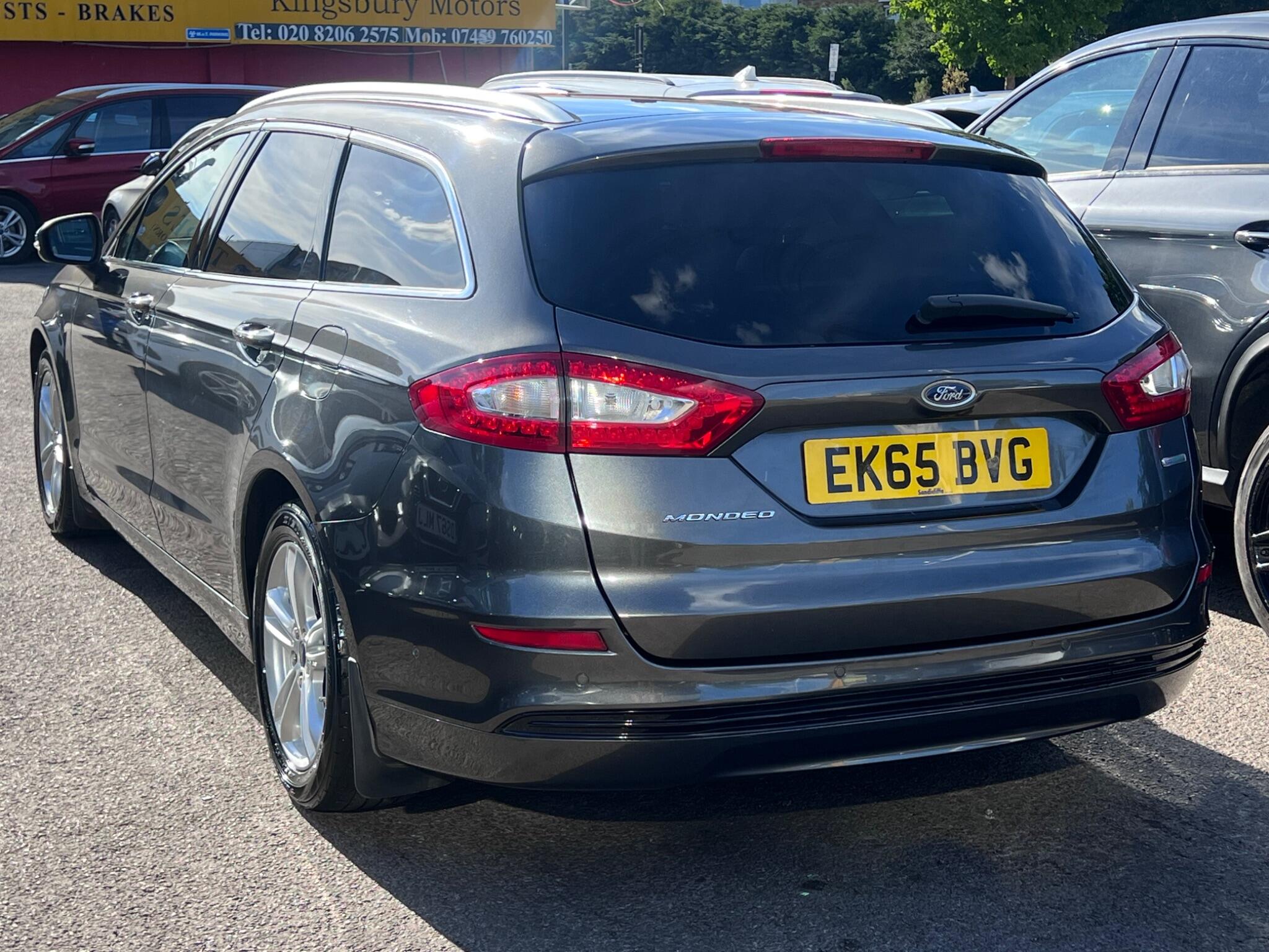 Ford Mondeo view 15