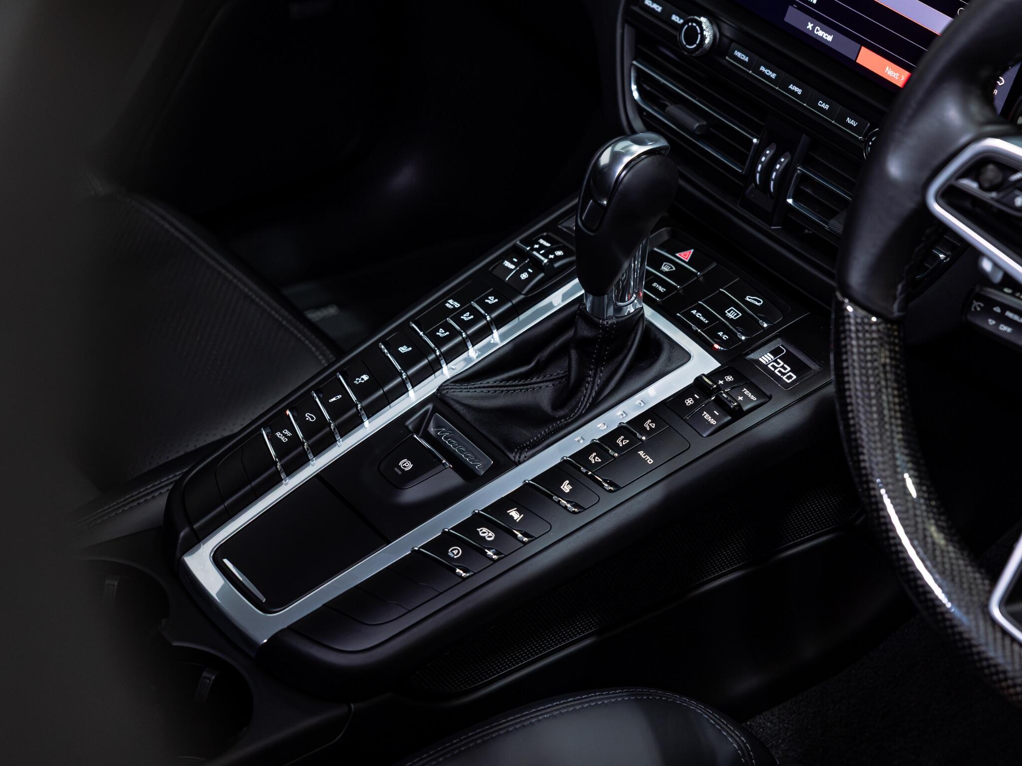 Porsche Macan view 21