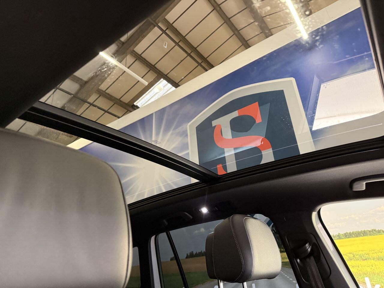 Volkswagen Tiguan view 12