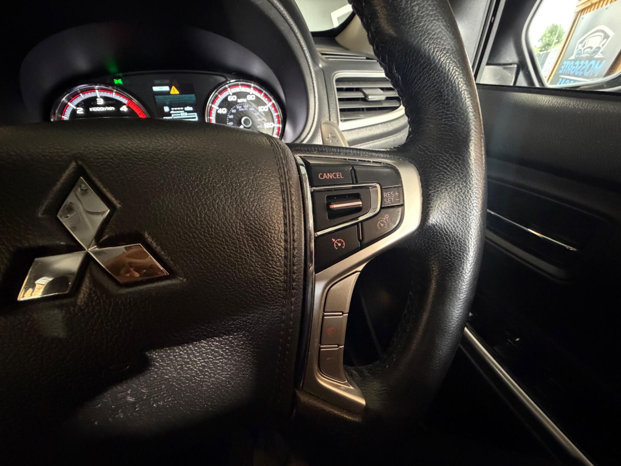 Mitsubishi L200 view 32