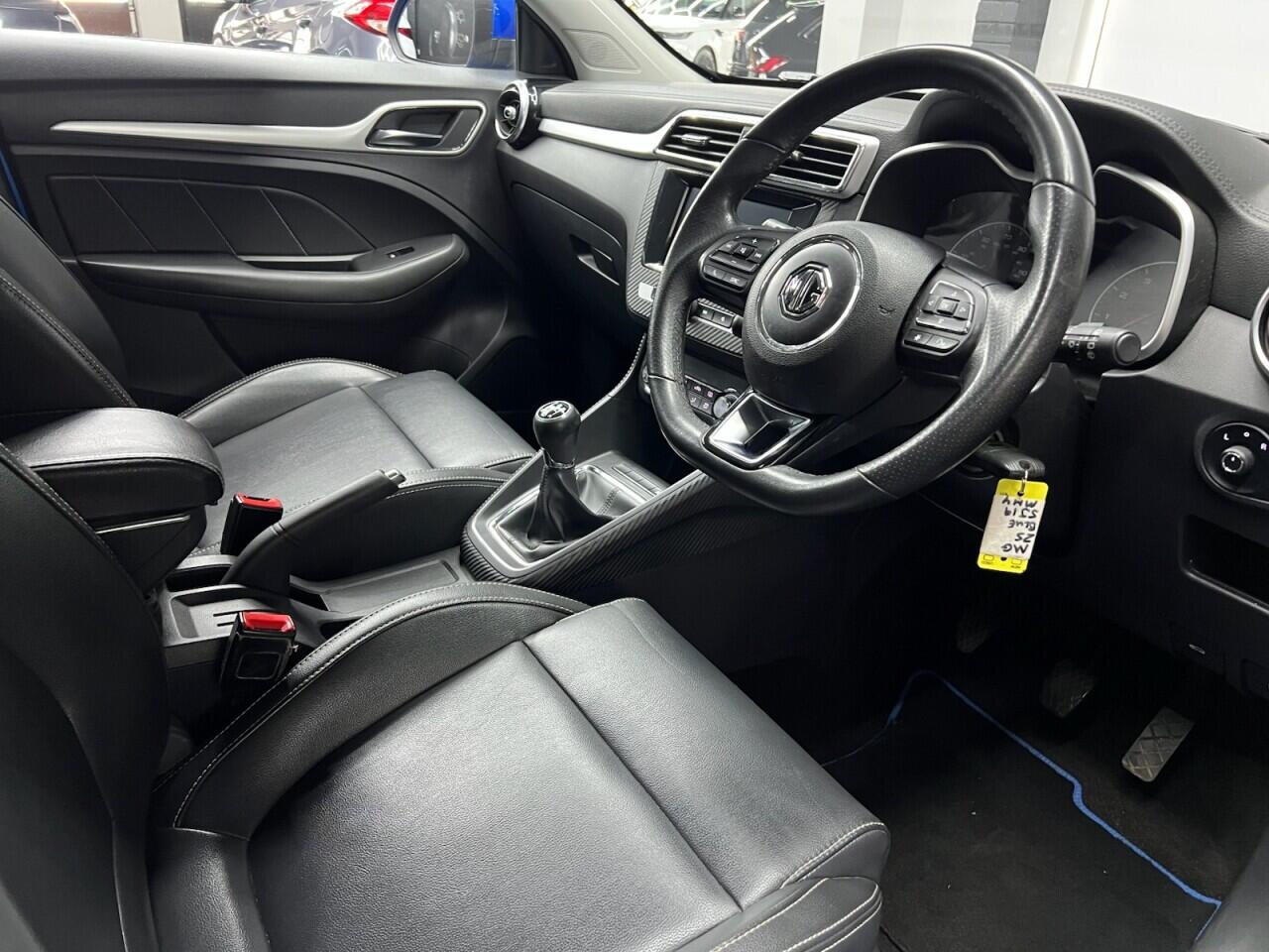 MG ZS view 38