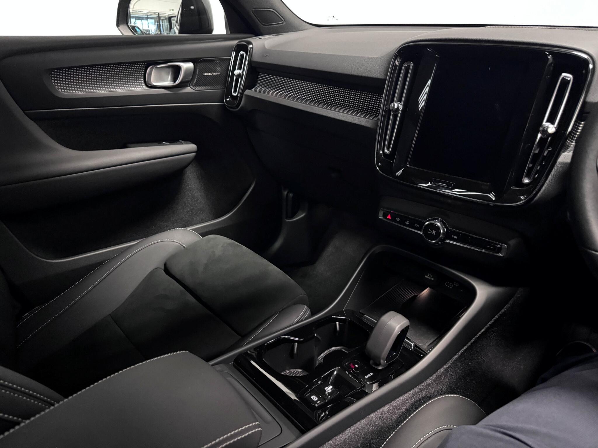 Volvo XC40 view 33