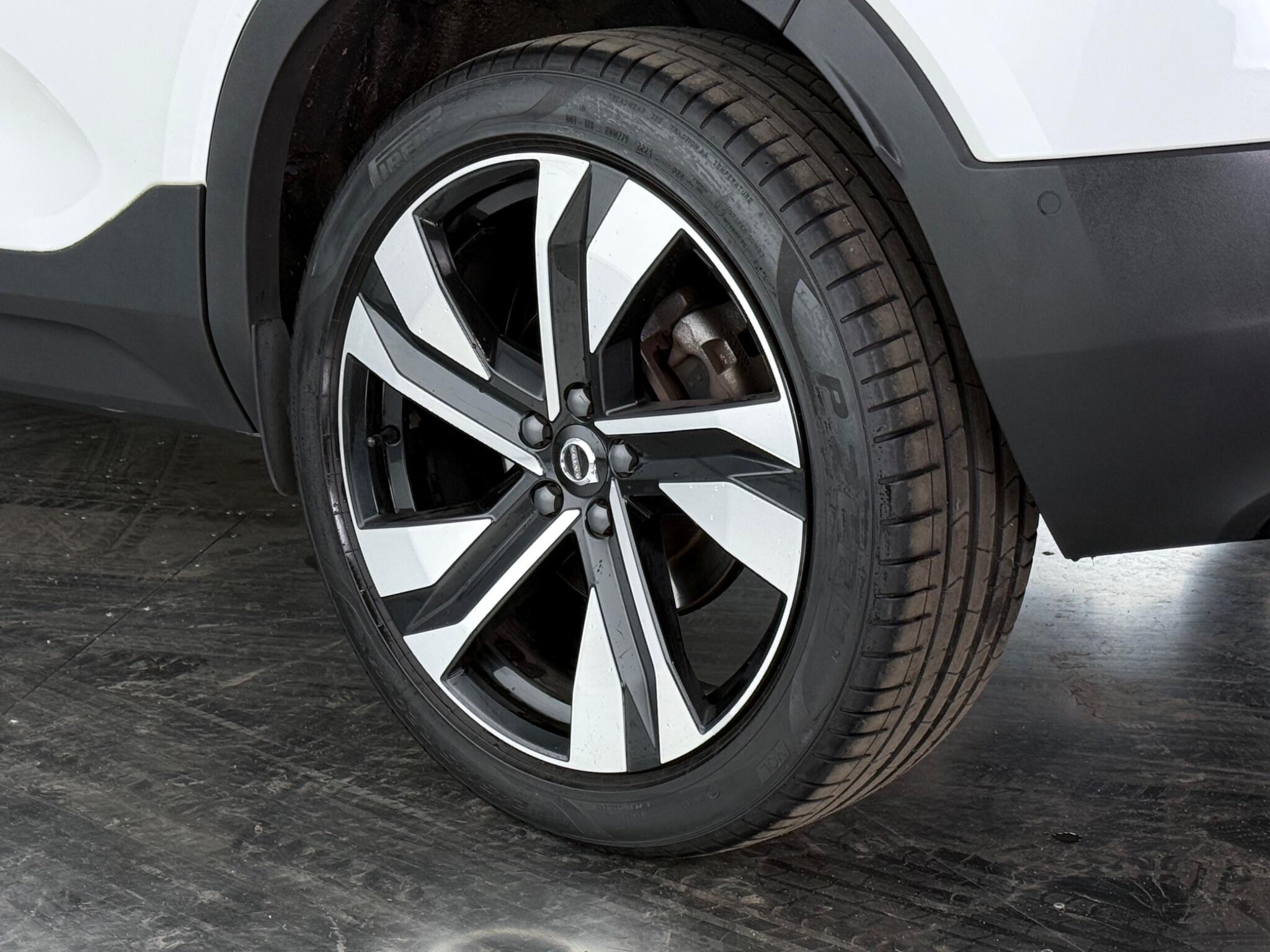 Volvo XC40 view 12
