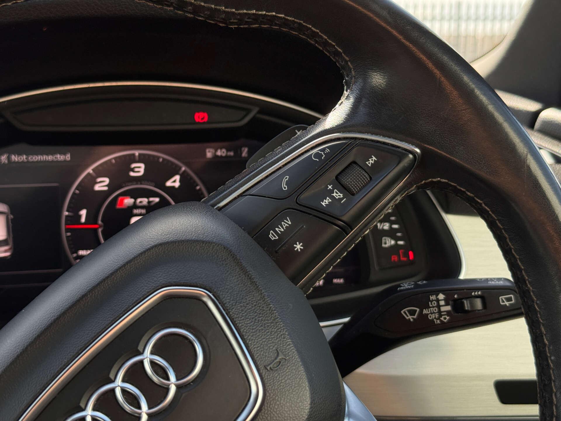 Audi SQ7 view 47