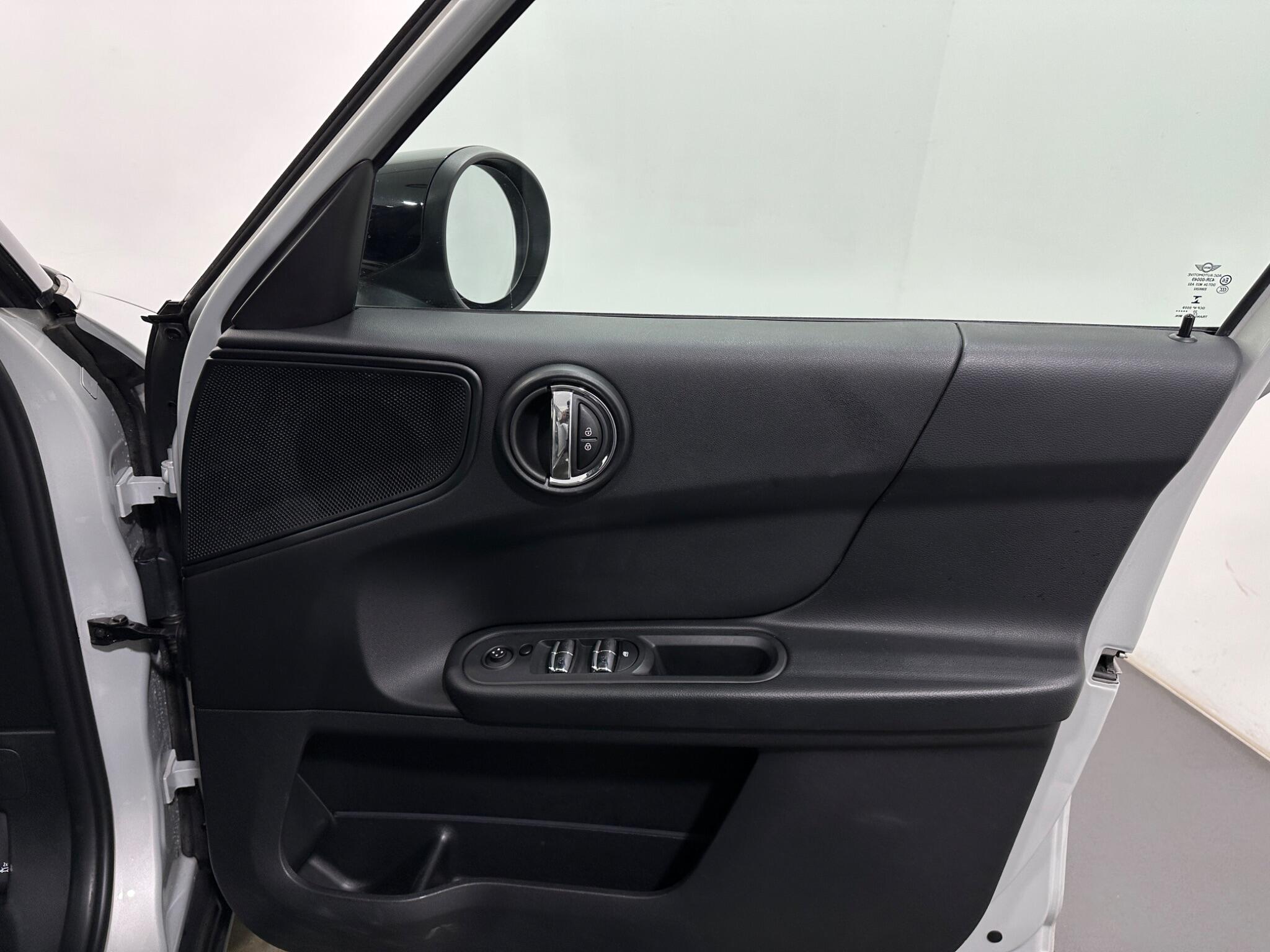 Mini Countryman view 35