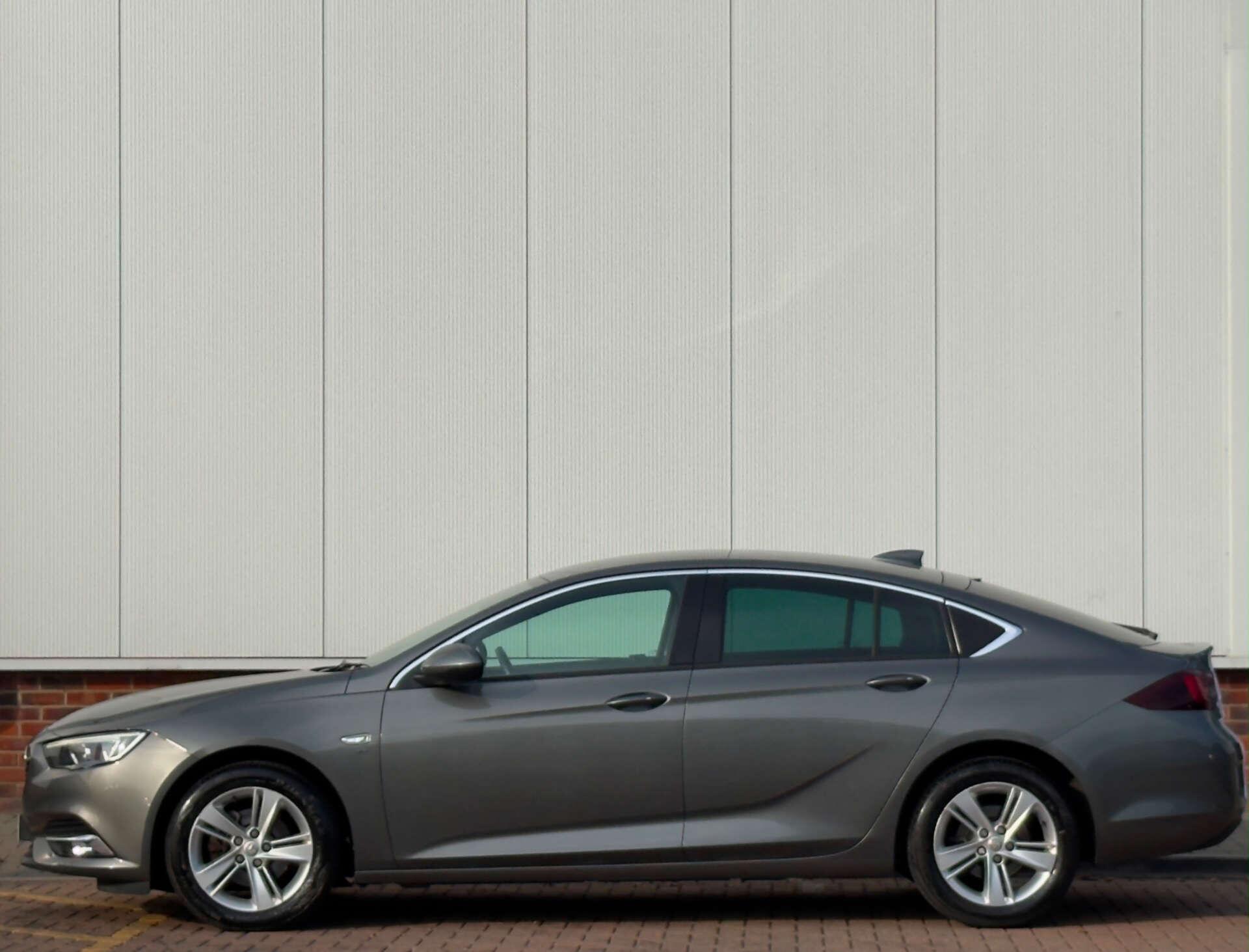 Vauxhall Insignia view 9