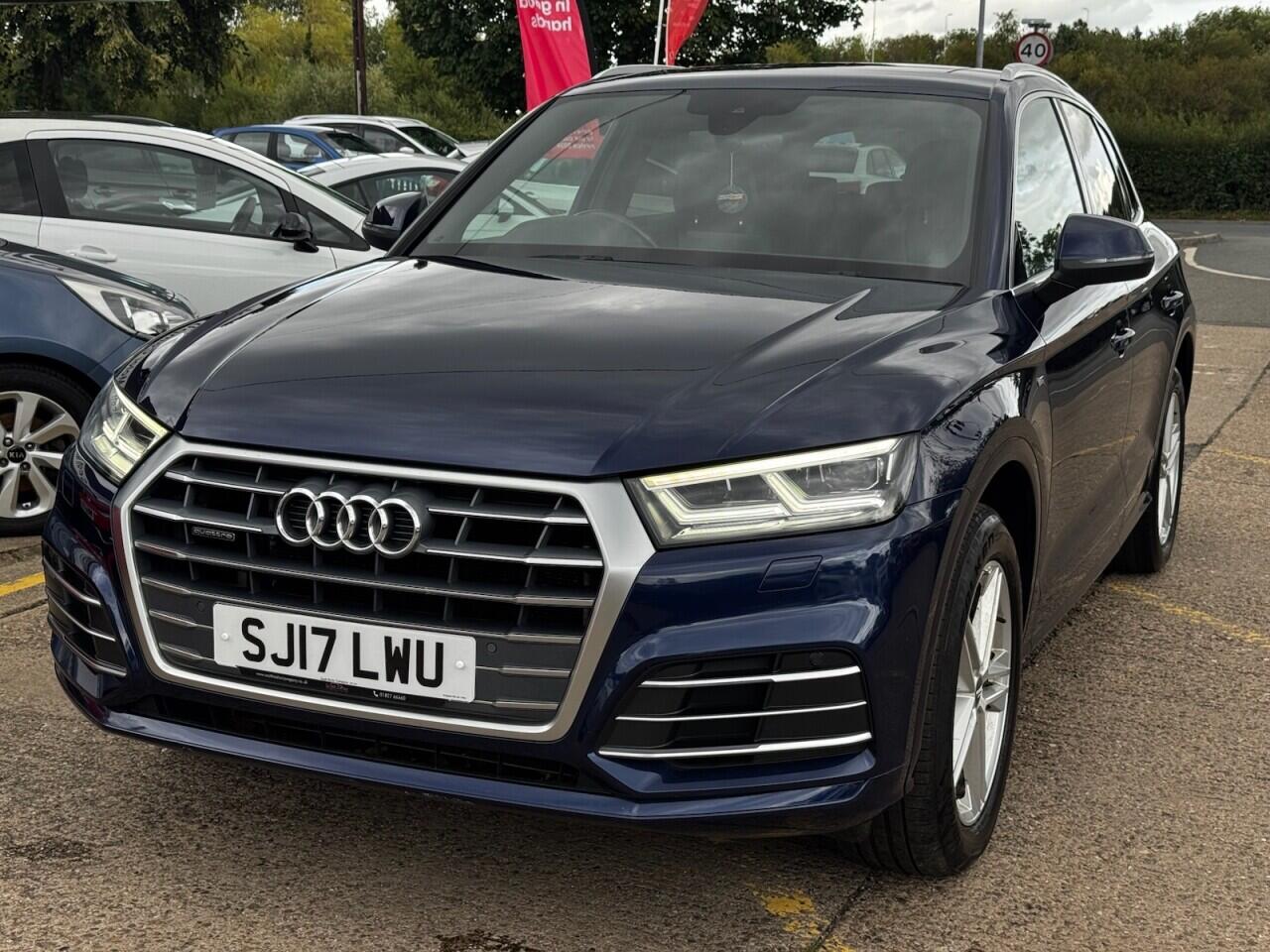 Audi Q5 view 9