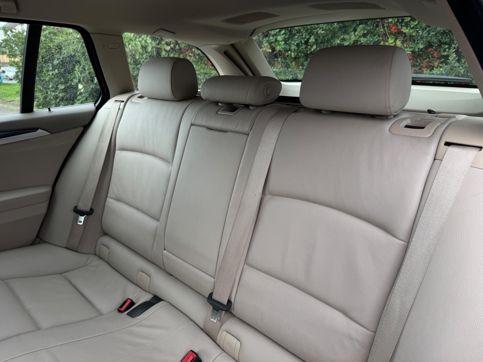 BMW 5 Series view 32