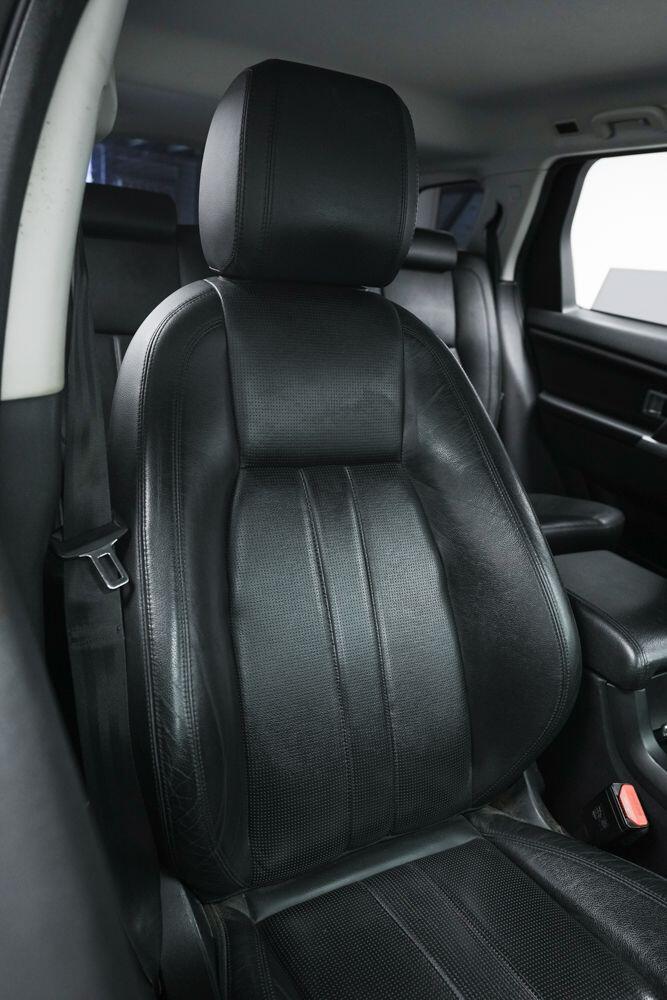 Land Rover Discovery Sport view 13