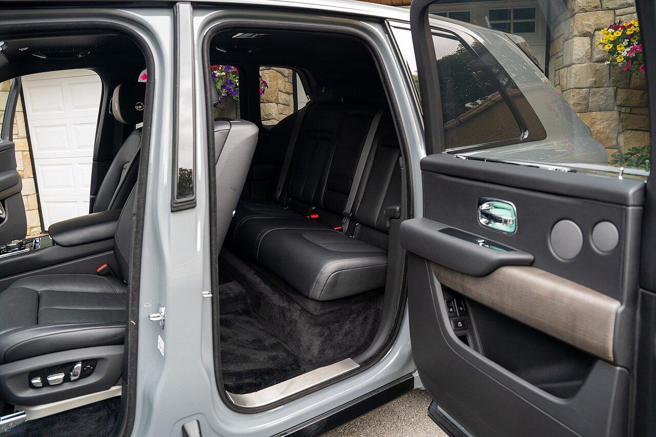 Rolls-Royce Cullinan view 75