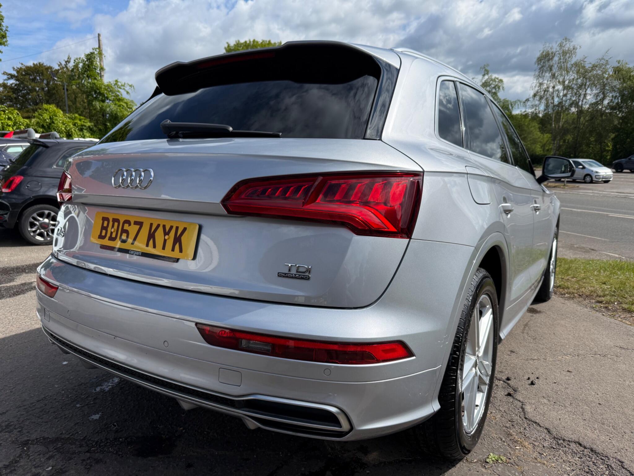 Audi Q5 view 15