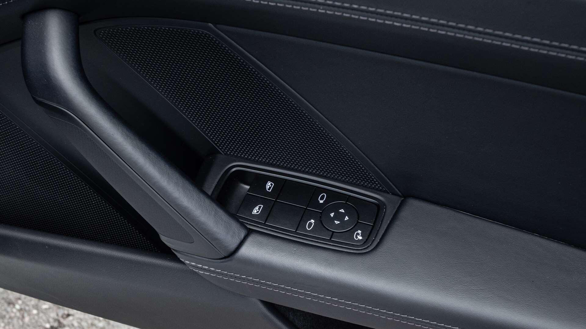 Porsche 911 view 30