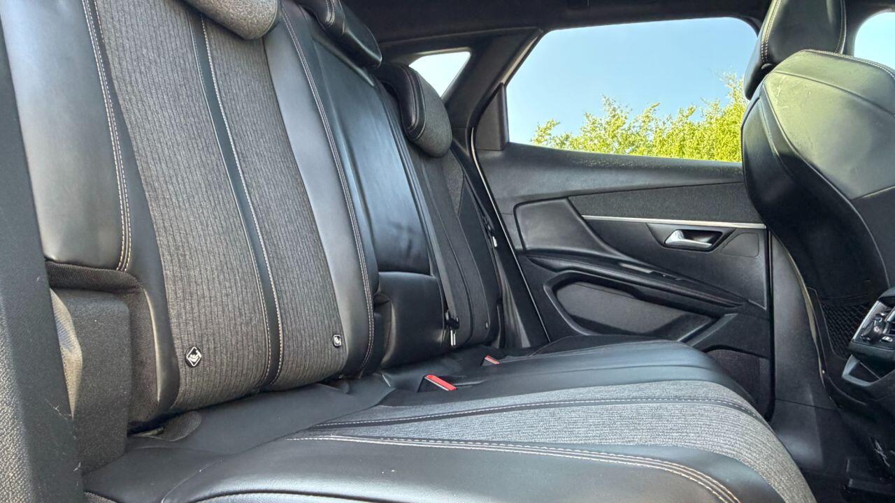Peugeot 3008 view 12