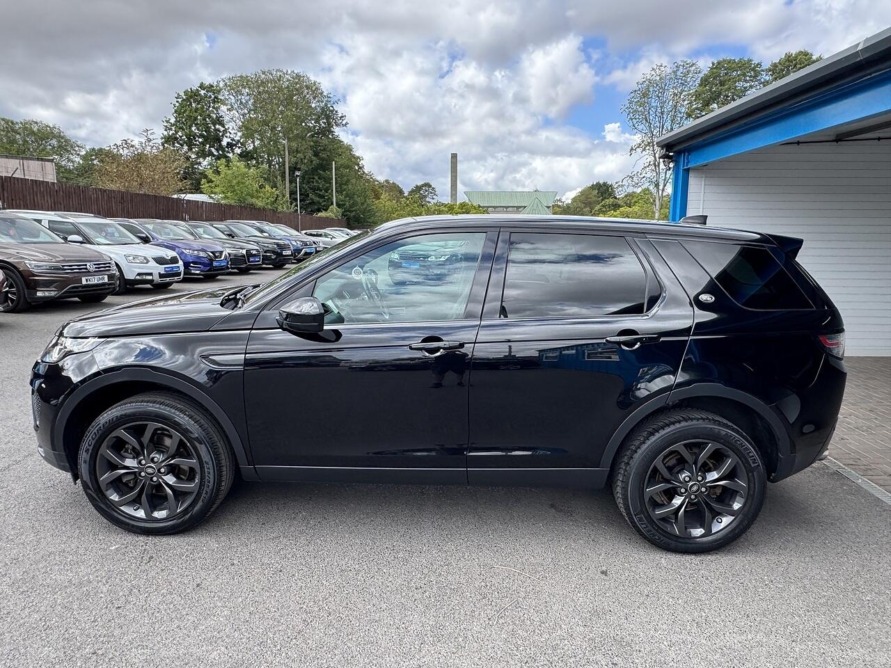 Land Rover Discovery Sport view 9
