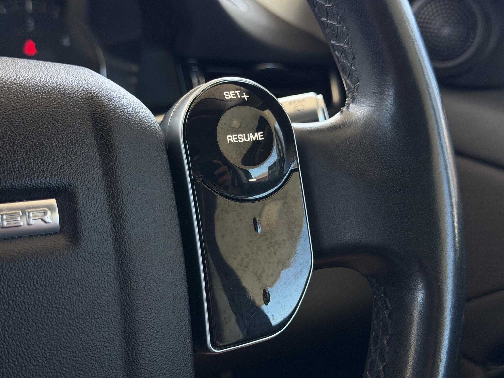 Land Rover Range Rover Evoque view 26