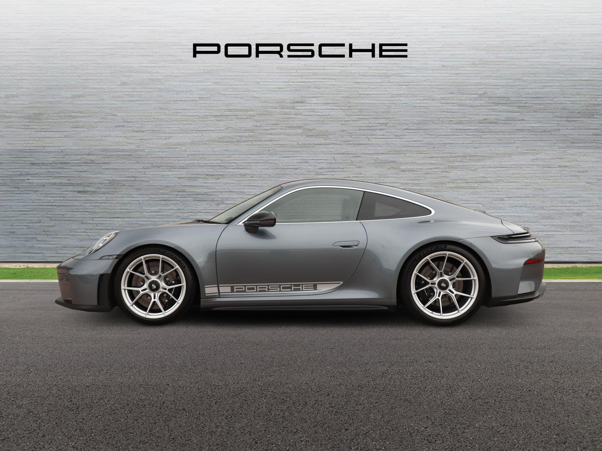 Porsche 911 view 6