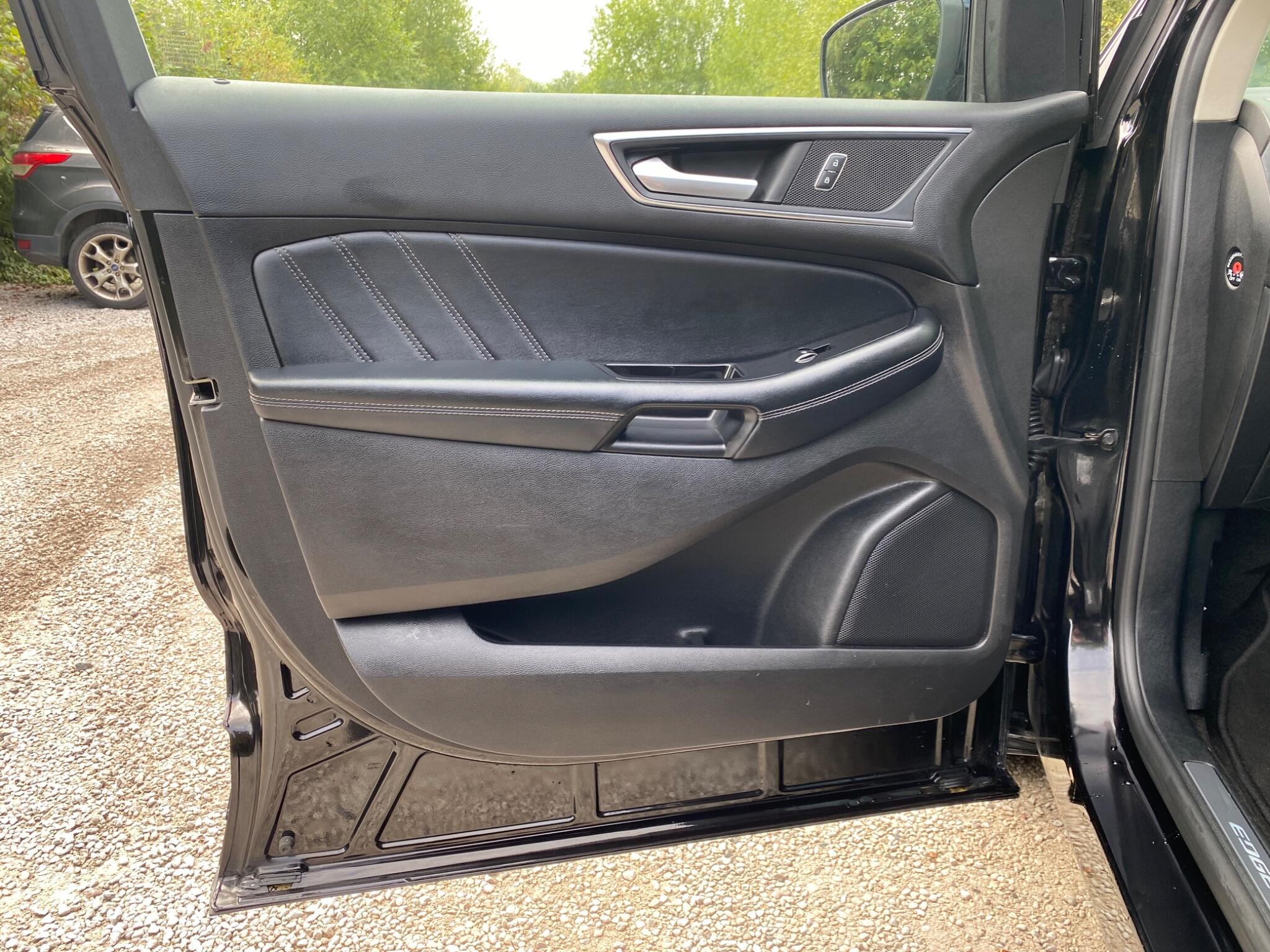 Ford Edge view 30
