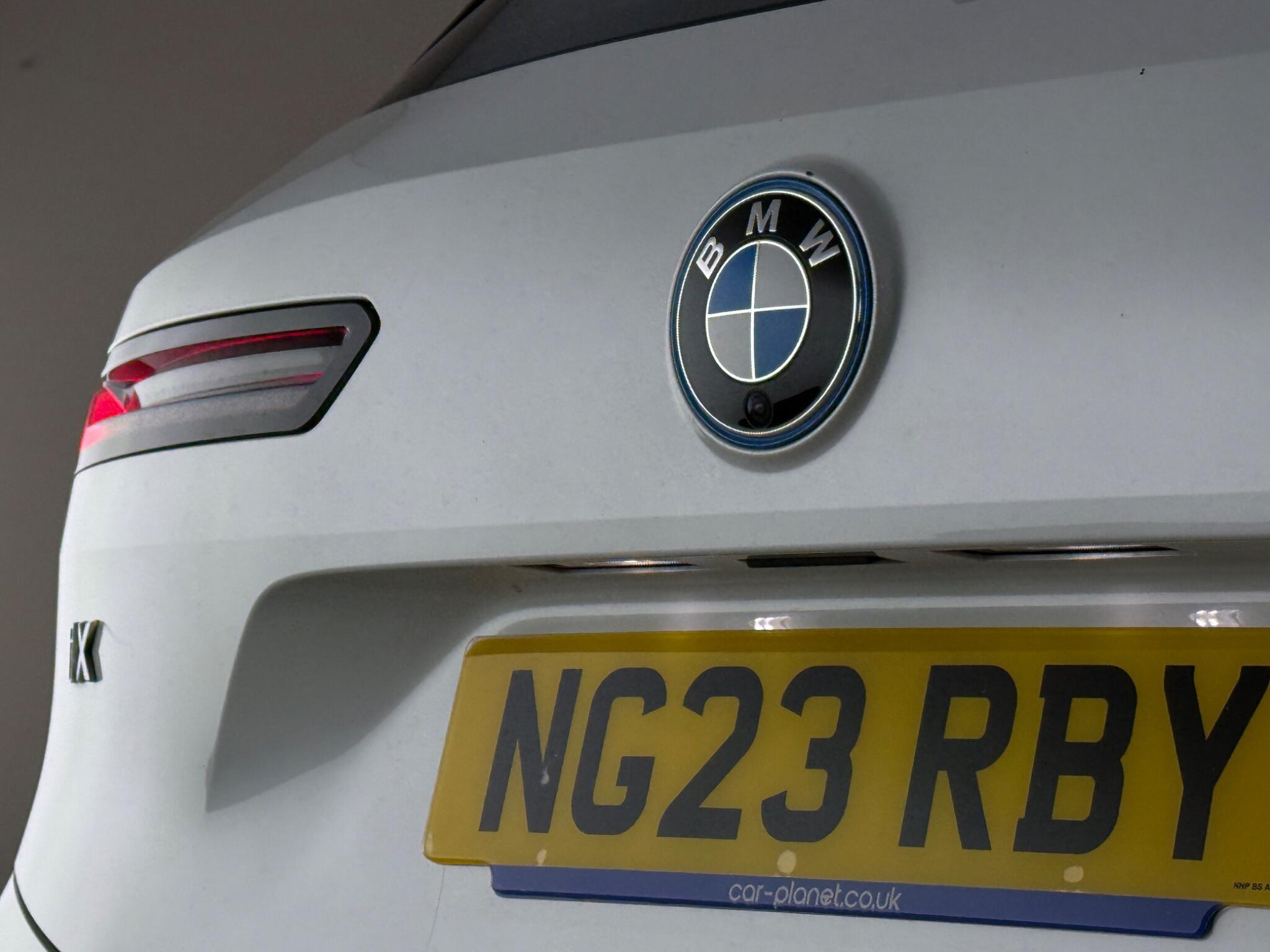 BMW Ix view 11