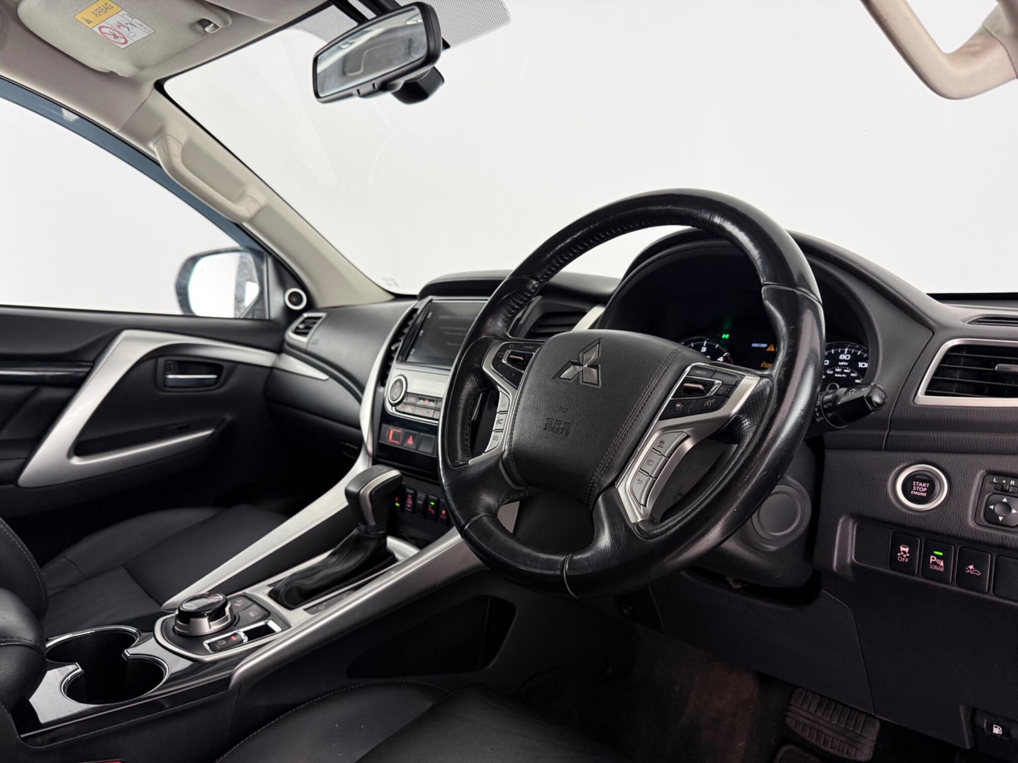 Mitsubishi Shogun Sport view 3