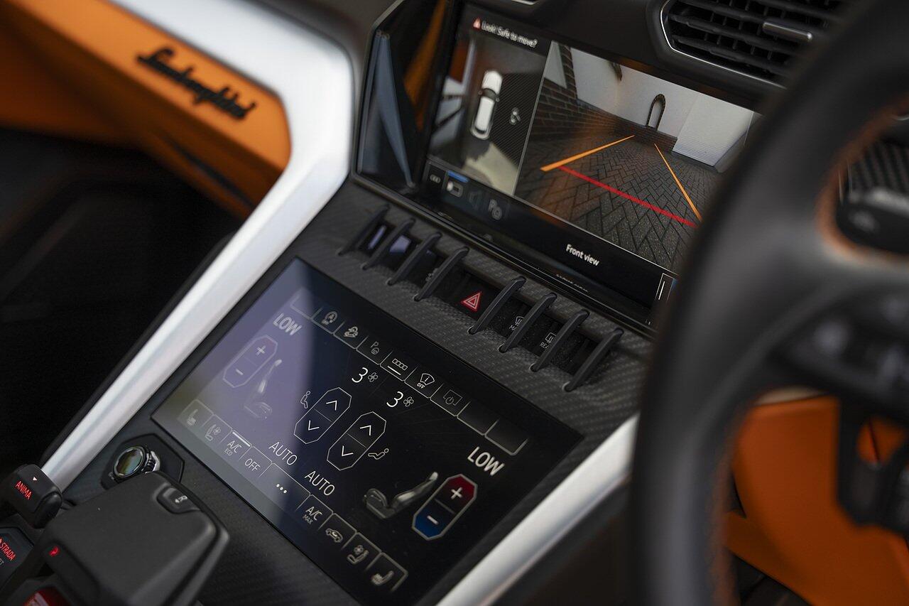 Lamborghini Urus view 11