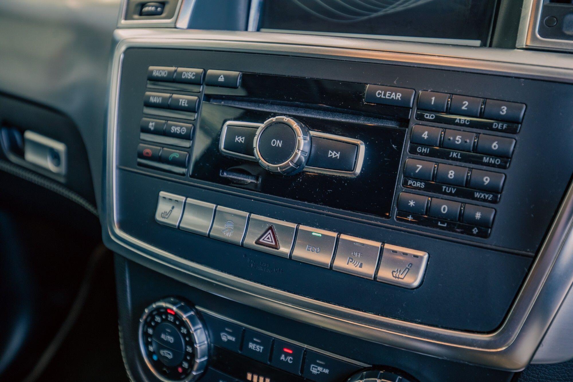 Mercedes-Benz M-Class view 22