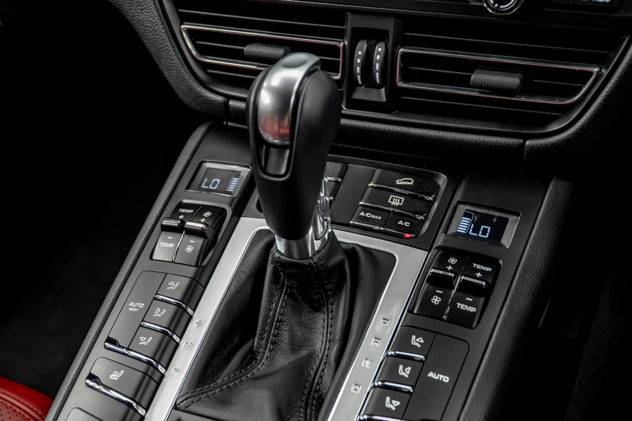 Porsche Macan view 30