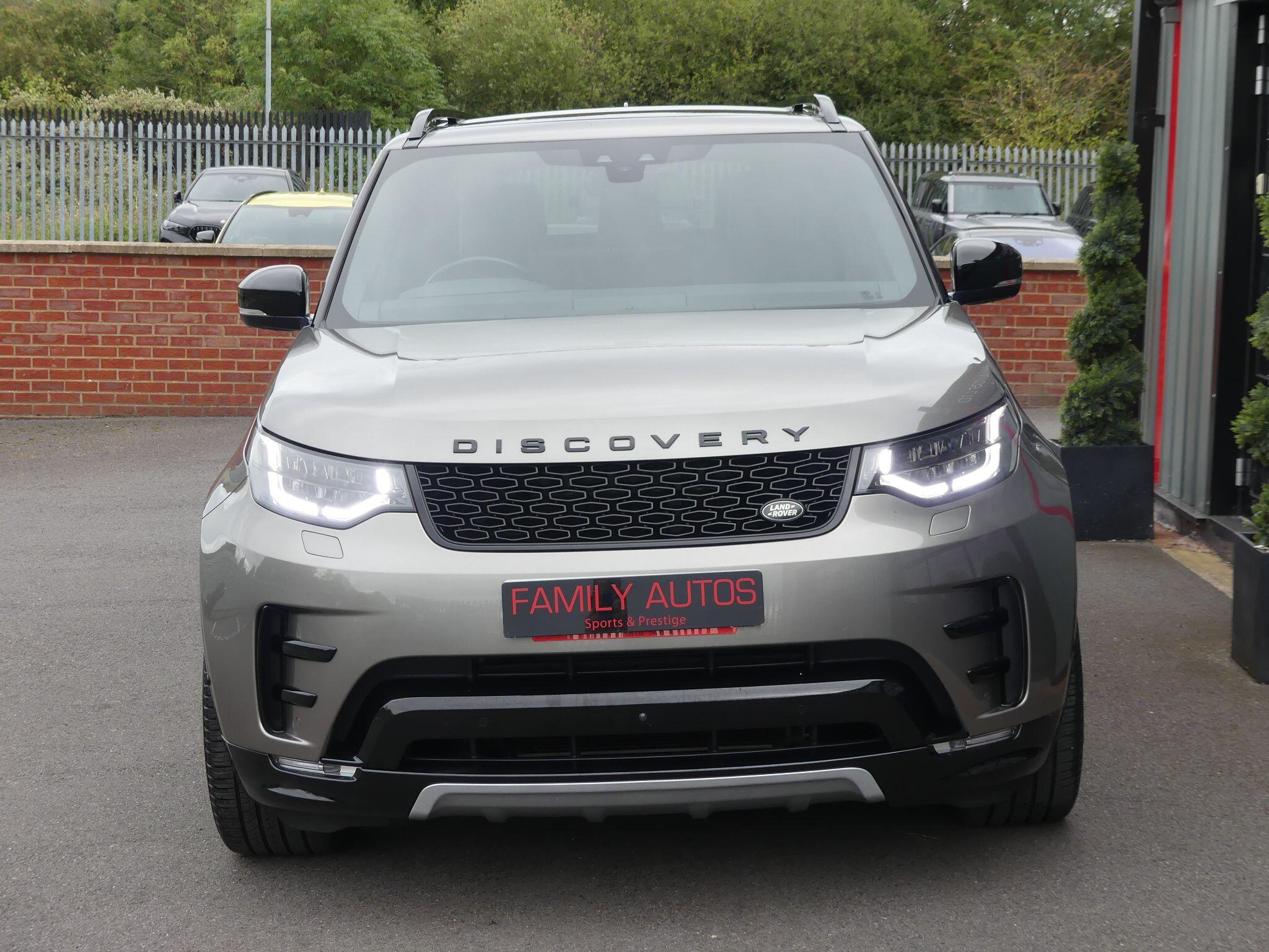 Land Rover Discovery view 3