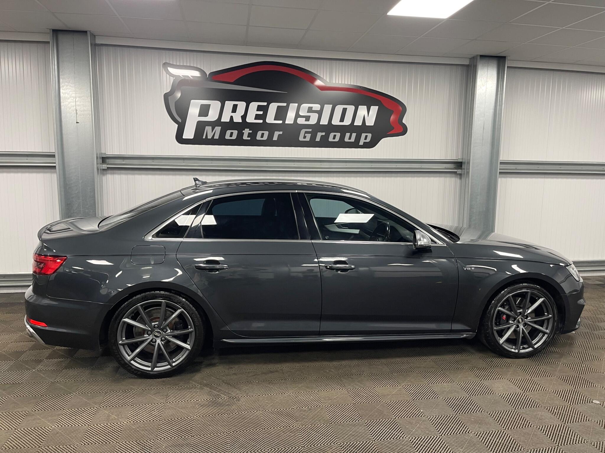 Audi S4 view 23