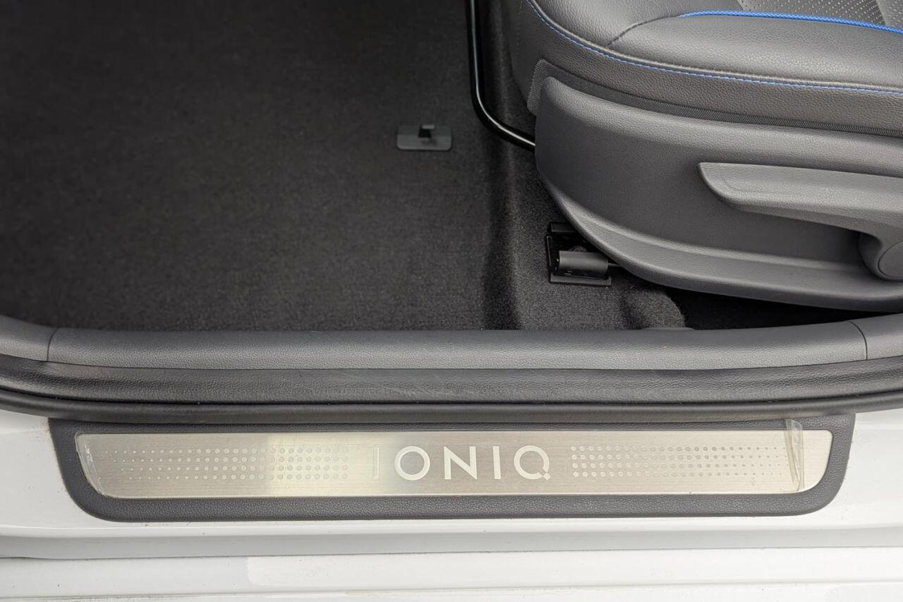 Hyundai IONIQ view 26