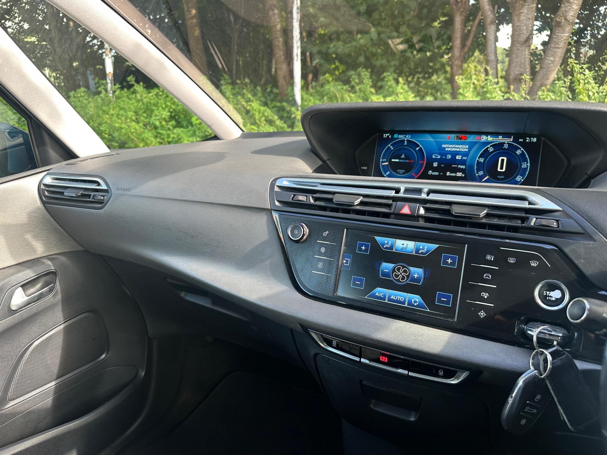 Citroen Grand C4 Picasso view 34