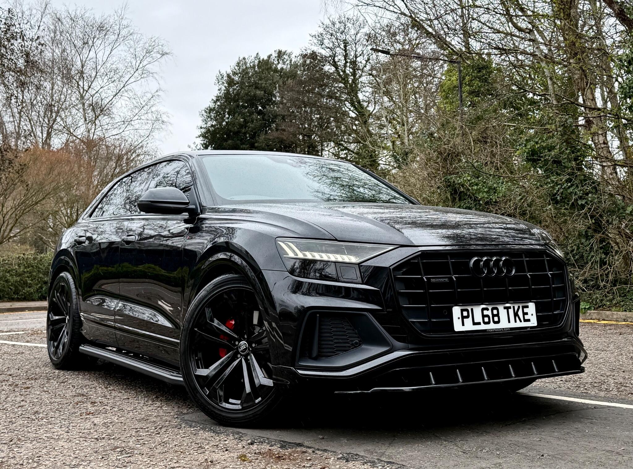 Audi Q8 view 18