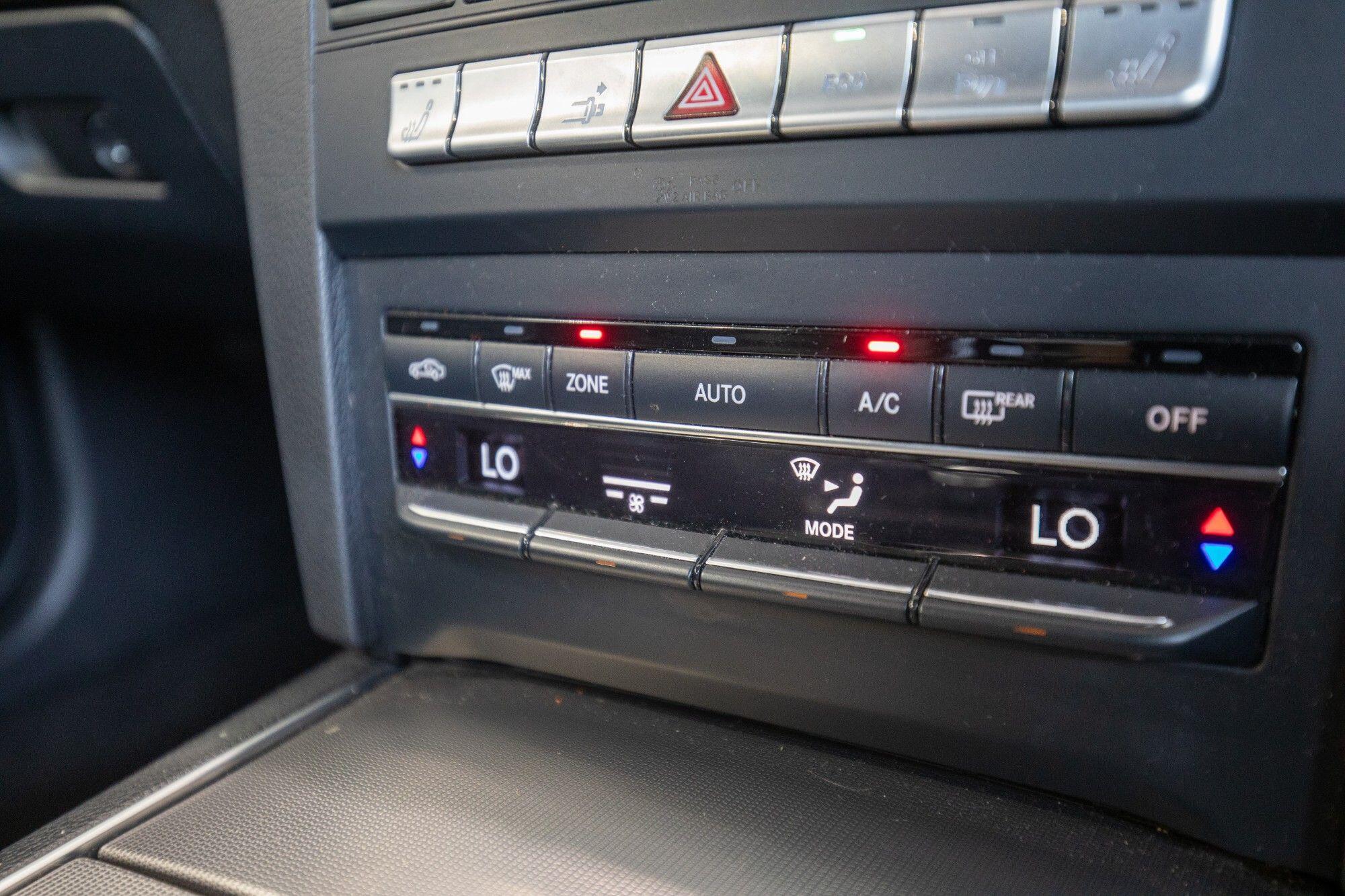 Mercedes-Benz E-Class view 21
