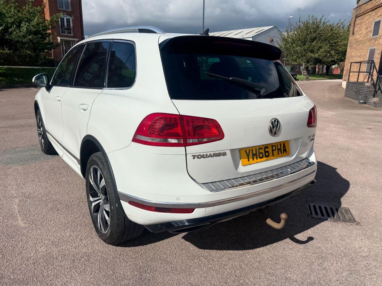 Volkswagen Touareg view 19