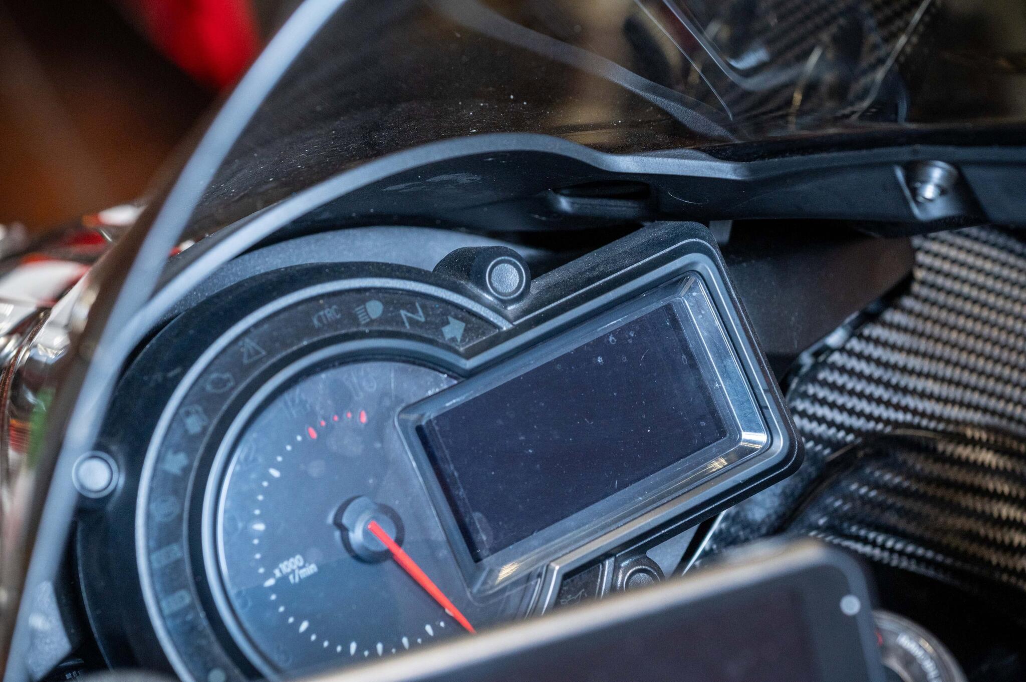 Kawasaki Ninja H2 view 17