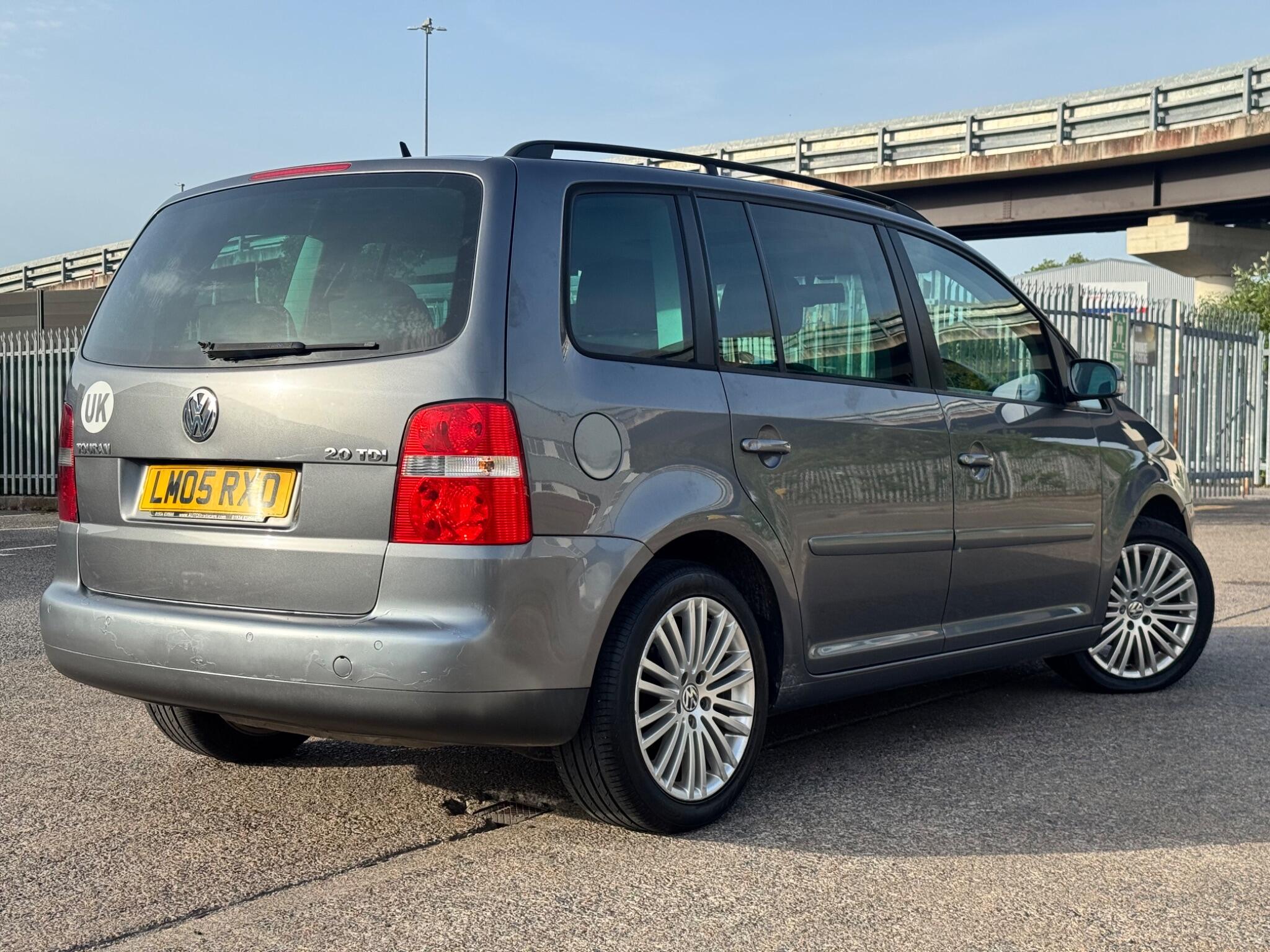Volkswagen Touran view 17
