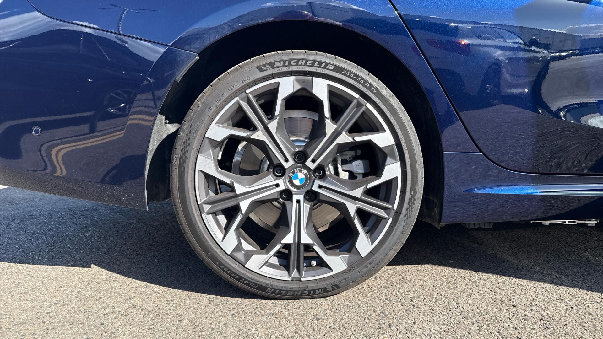 BMW 3 Series view 14