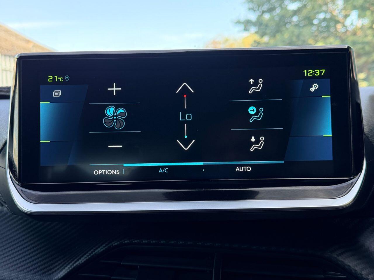 Peugeot E-208 view 42