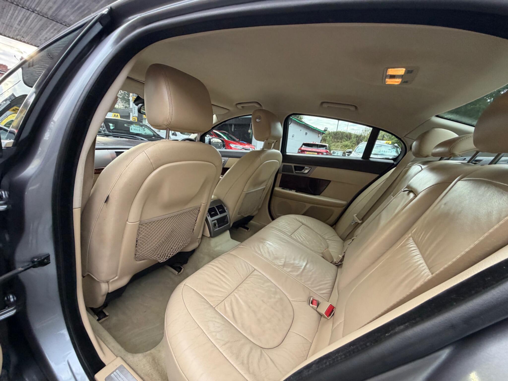 Jaguar XF view 16