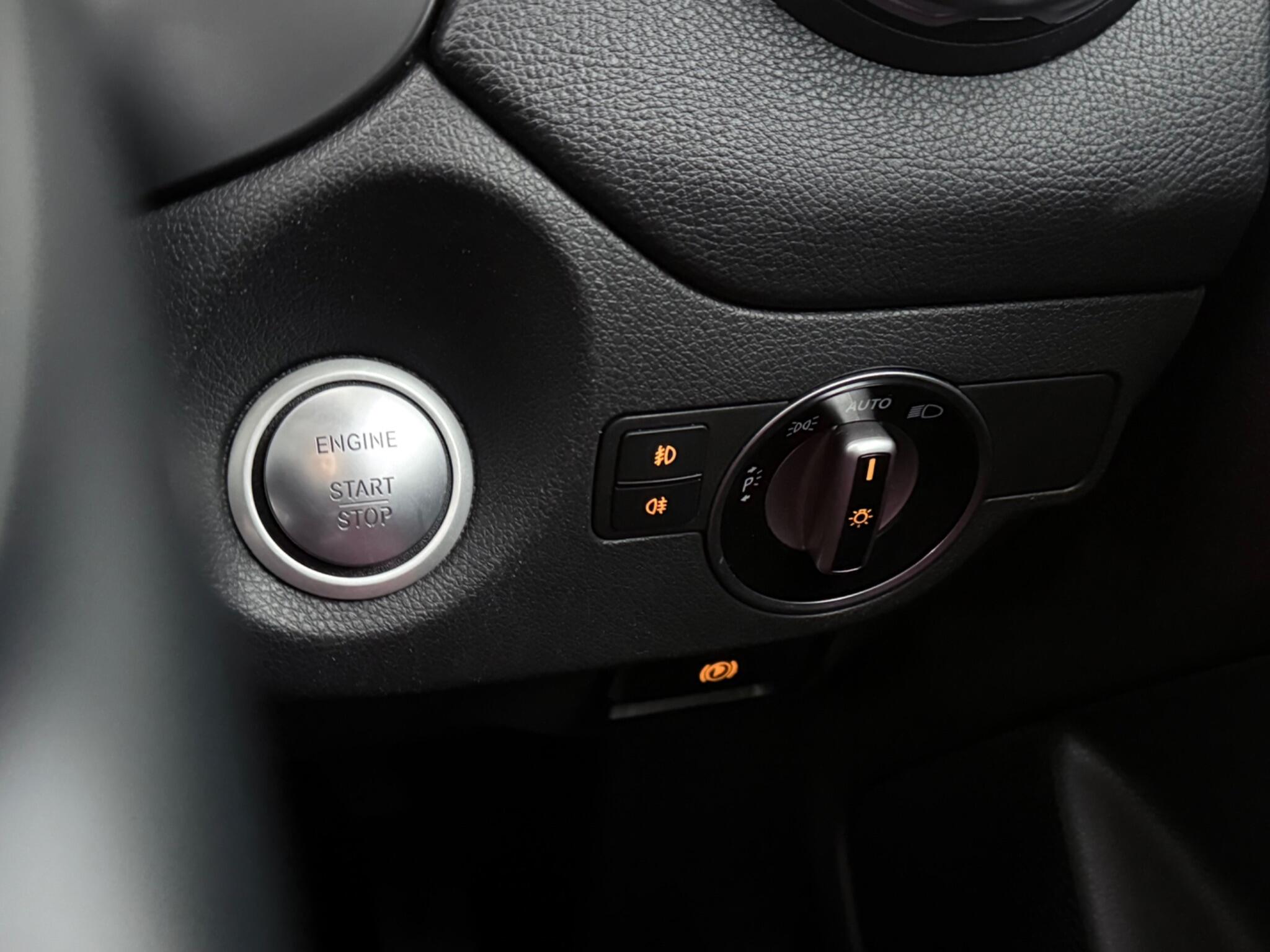Mercedes-Benz GLA view 17