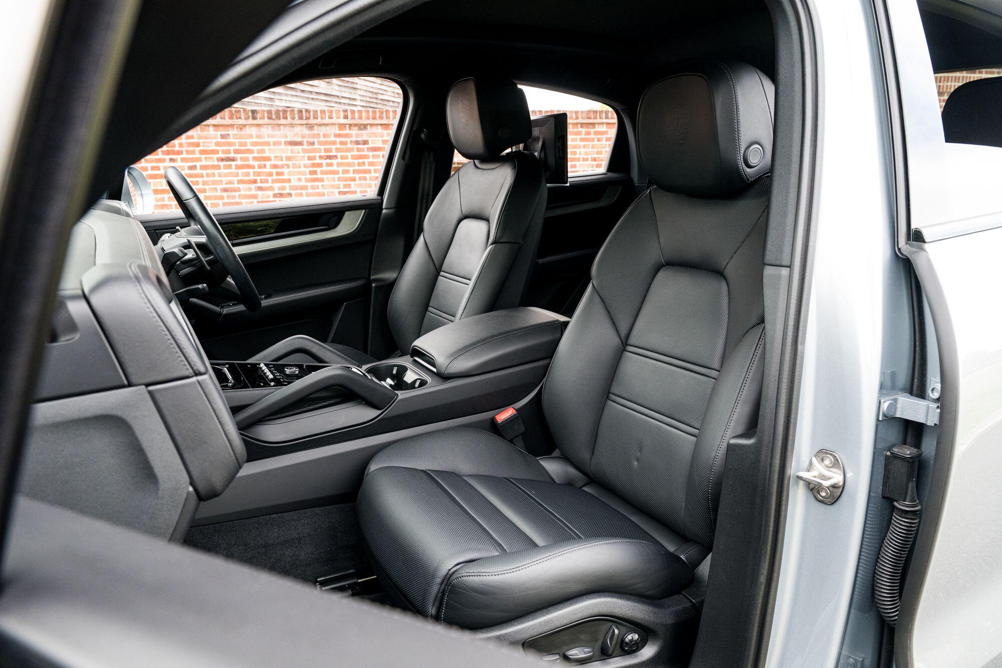 Porsche Cayenne view 43