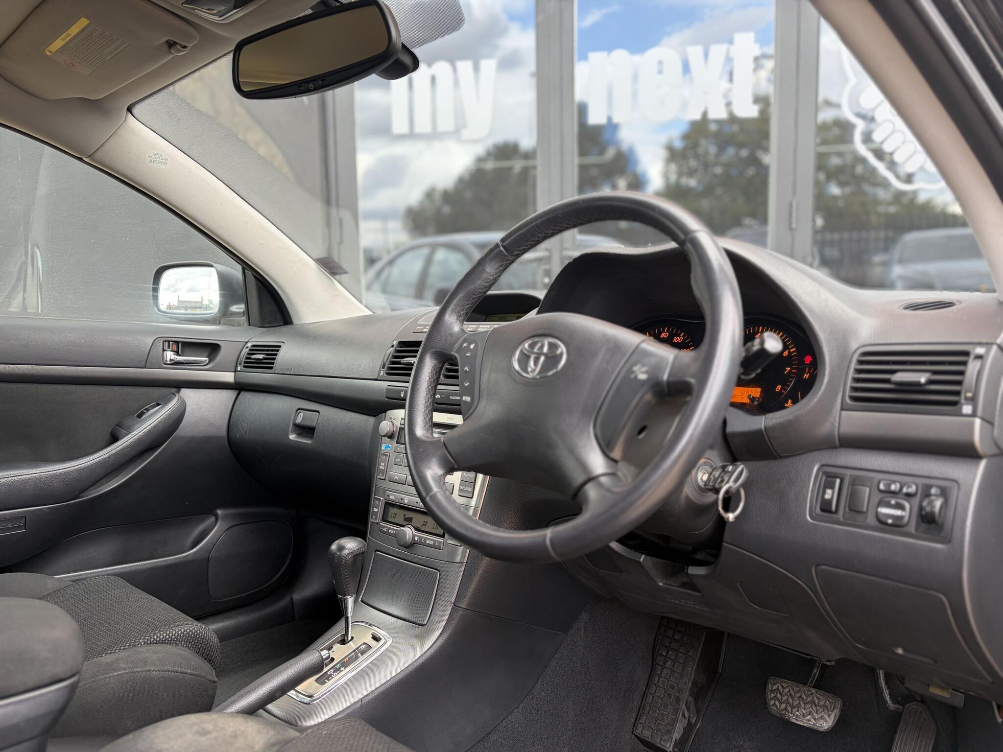 Toyota Avensis view 9
