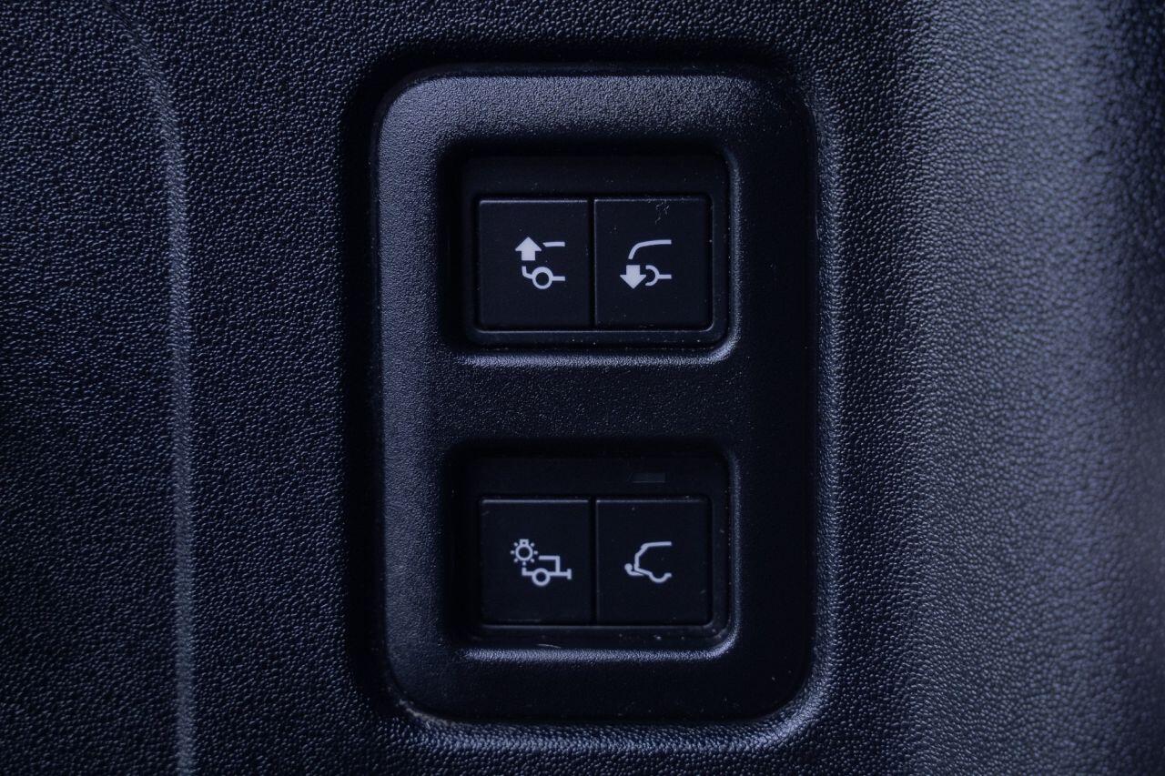 Land Rover Defender view 43