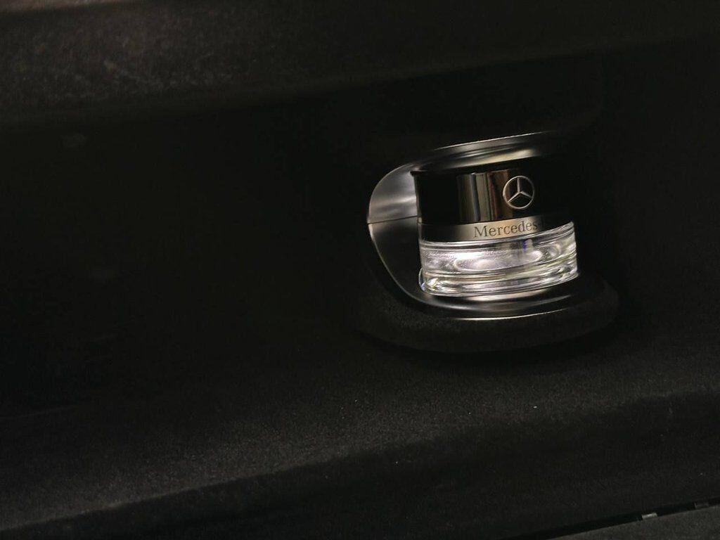 Mercedes-Benz S-Class view 26