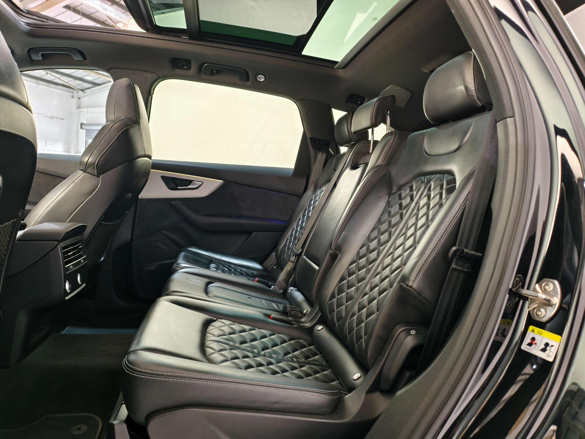 Audi SQ7 view 26