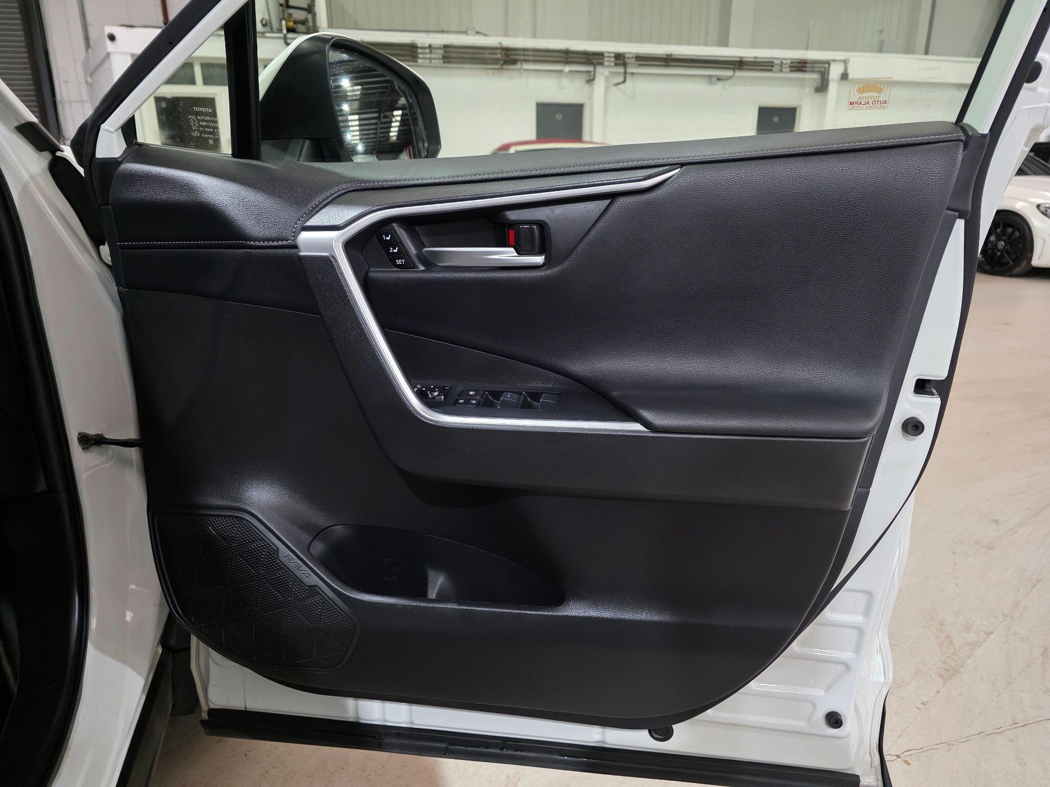 Toyota Rav4 view 14